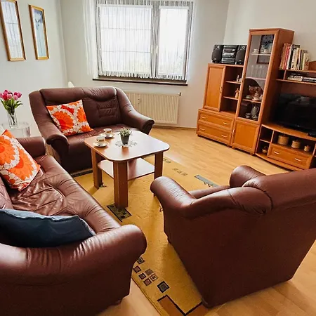 דירה Cozy With Balcony